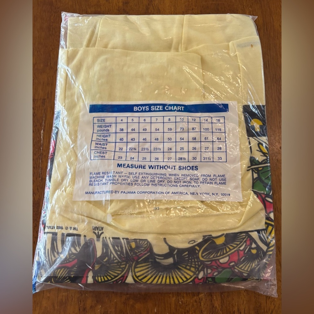 CENTIPEDE NIP pajama set 1982 Vintage Atari video-game size 5 Youth Ski-Jamas - Picture 2 of 2